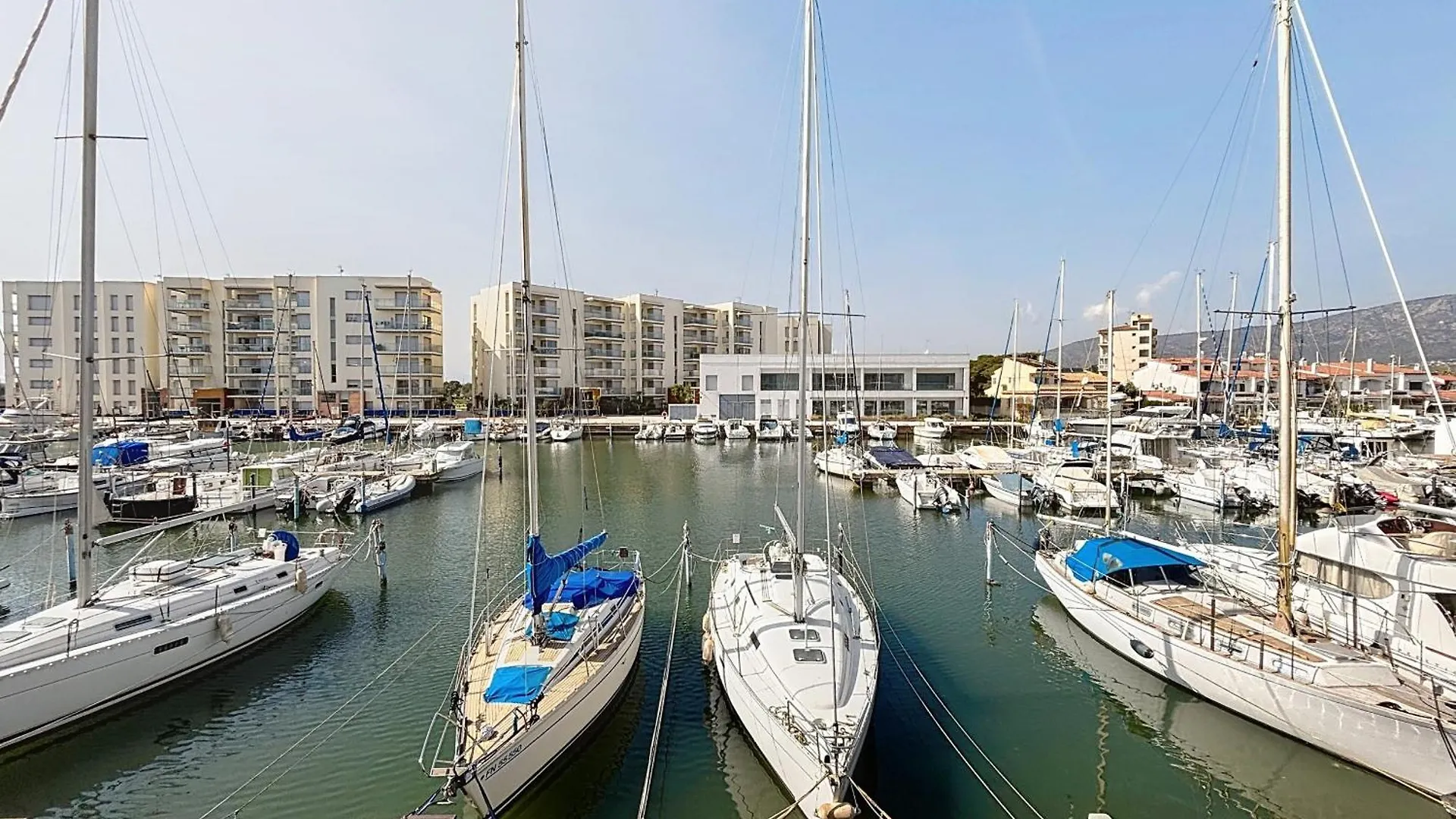 139 Piso Vista Al Canal Y Piscina Ampuriabrava